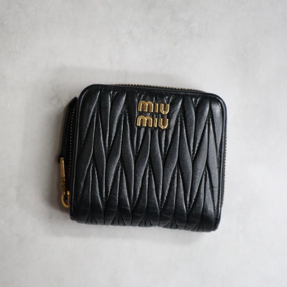 miu miu ミュウミュウ / マテラッセコンパクトウォレット 二つ折り財布