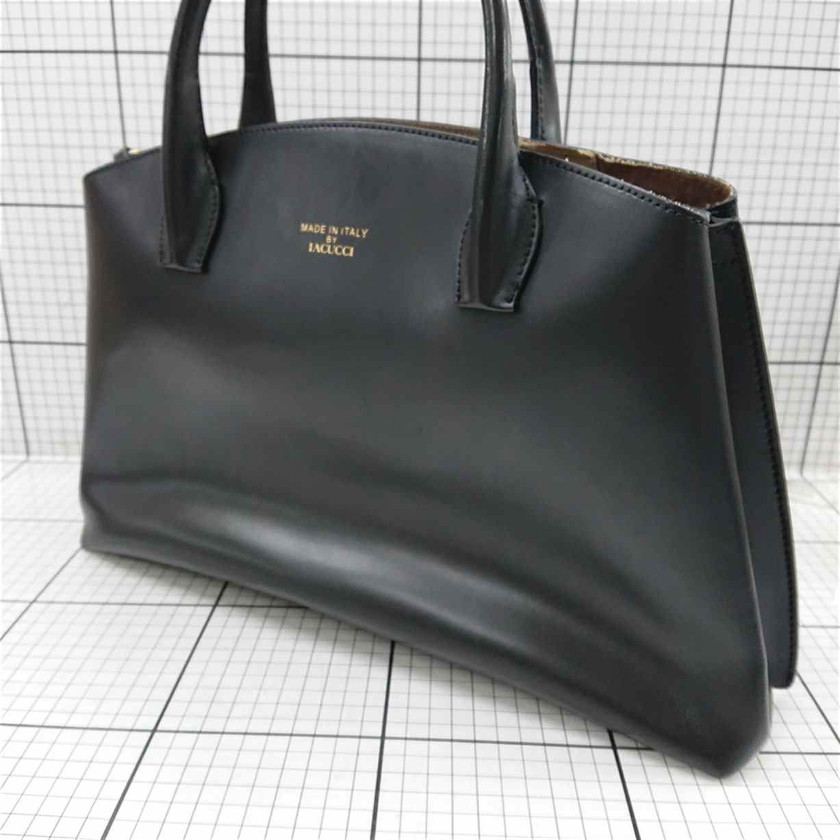 IACUCCI 黒 レザーハンドバッグ ◇ Θ イアクッチ IACUCCI レザー ハンドバッグ ブラック系 レディース