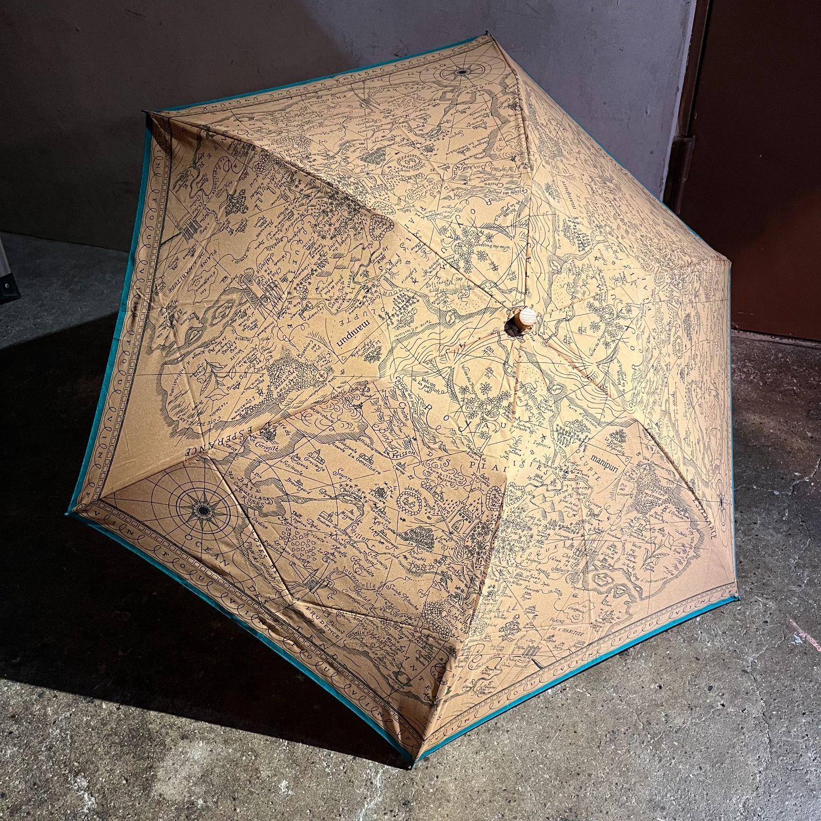 manipuri 晴雨兼用折傘 マップ柄 マニプリ 折りたたみ傘 地図 ベージュ
