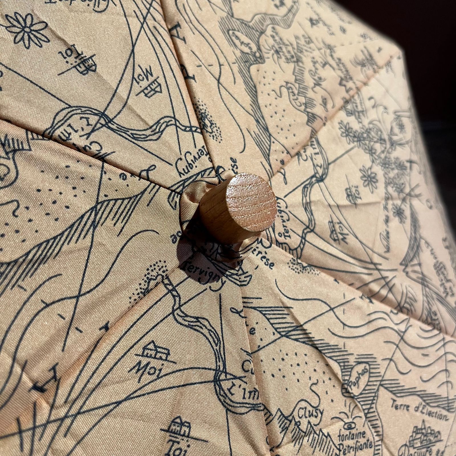 manipuri★マニプリ ペーズリー柄 晴雨兼用 折りたたみ傘 ベージュ manipuri 晴雨兼用折傘 マップ柄 マニプリ 折りたたみ傘 地図 ベージュ