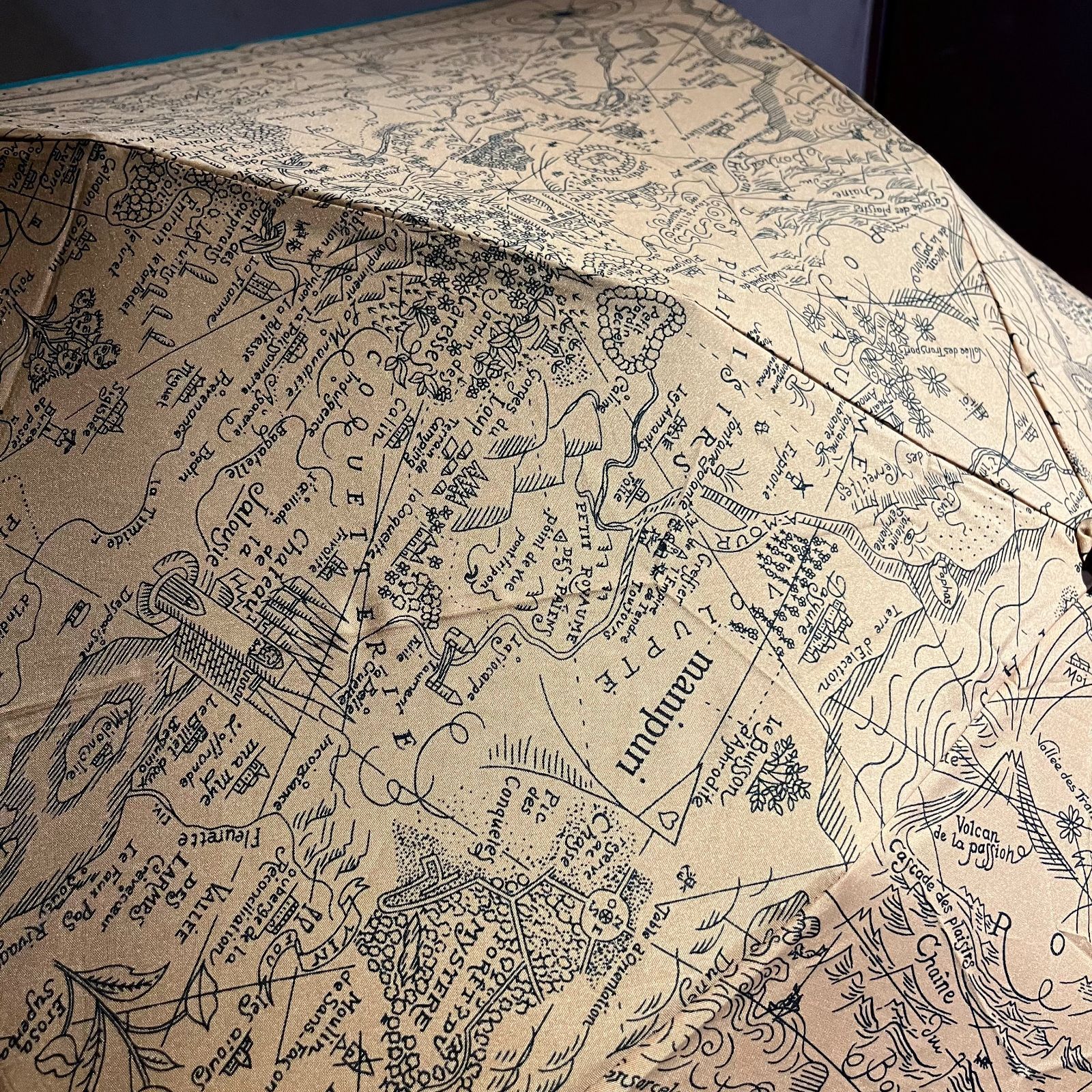 manipuri 晴雨兼用折傘 マップ柄 マニプリ 折りたたみ傘 地図 ベージュ