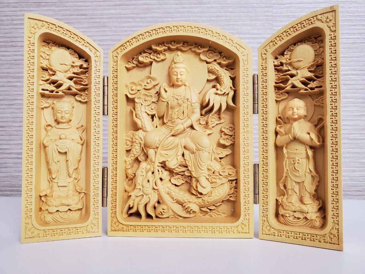 置物 木彫り 柘植彫刻 騎龍観音 龍観音 縁起物 風水 木製 柘植木彫り