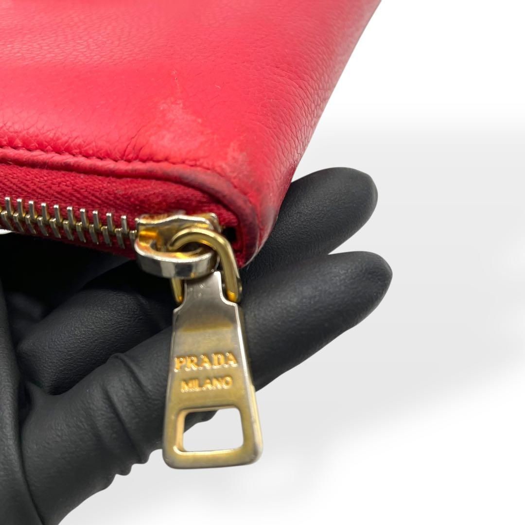 プラダPRADA　ラウンドファスナー三角ロゴ　レッド系 良品 PRADA プラダ ラウンドファスナー 長財布 レッド 三角ロゴ 本革