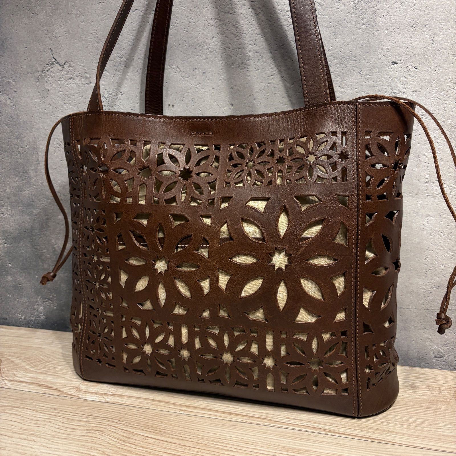 ✨genten ゲンテン レザートートバッグ ダークブラウン カットワーク 