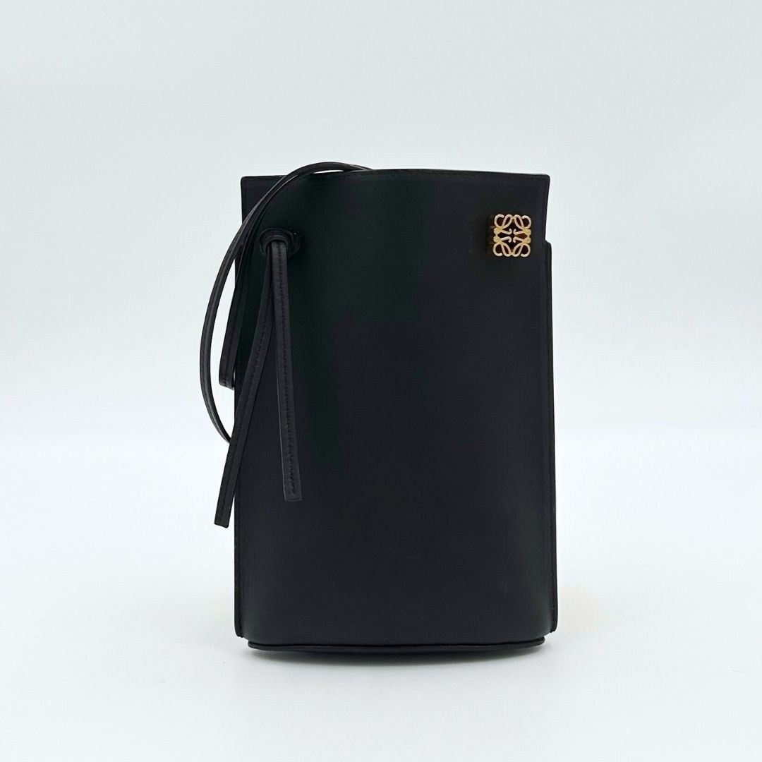 美品】Loewe アナグラム ダイス ポケット ショルダーバッグ - メルカリ