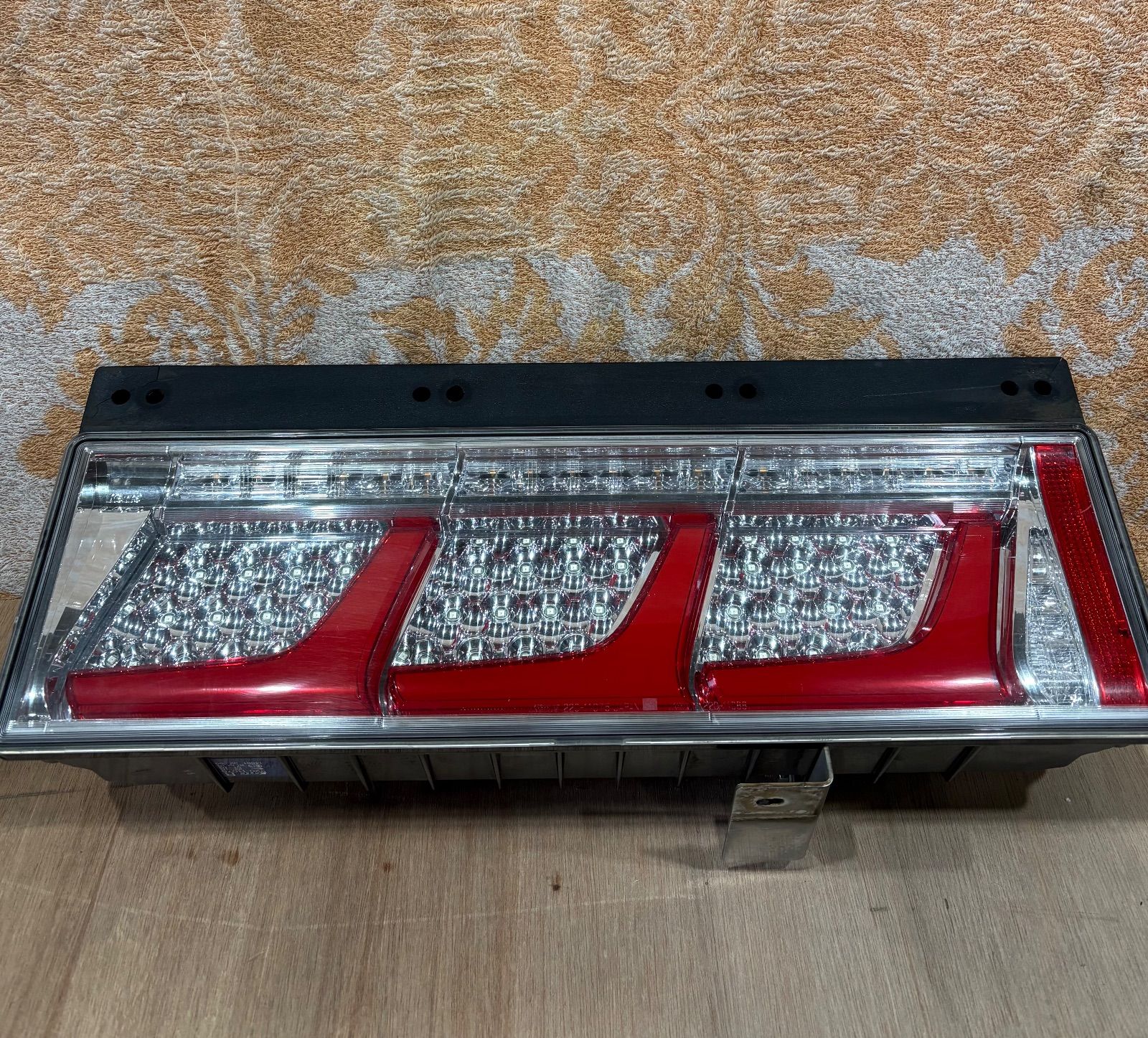 小糸製LEDテールランプ3連 左右2個セット ノーマルターン Amazon