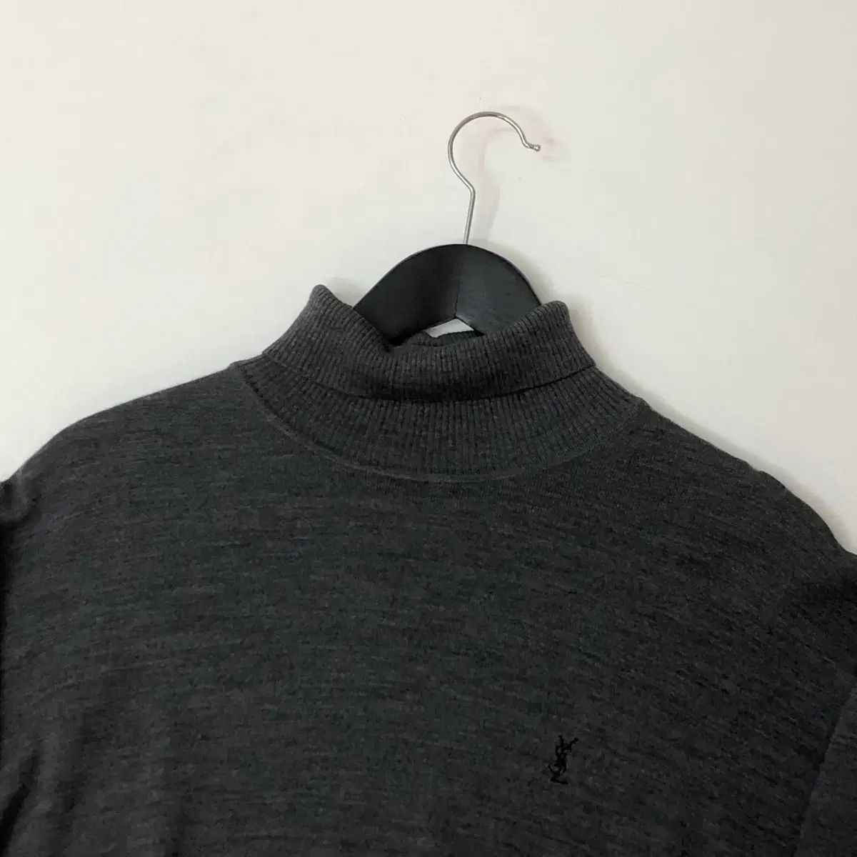YSL イヴ・サンローラン グレー タートルネック ウール ニット - メルカリ