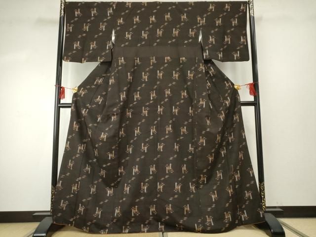 平和屋着物○国指定重要無形文化財 本場久米島紬 手織 琉球絣文様 正絹