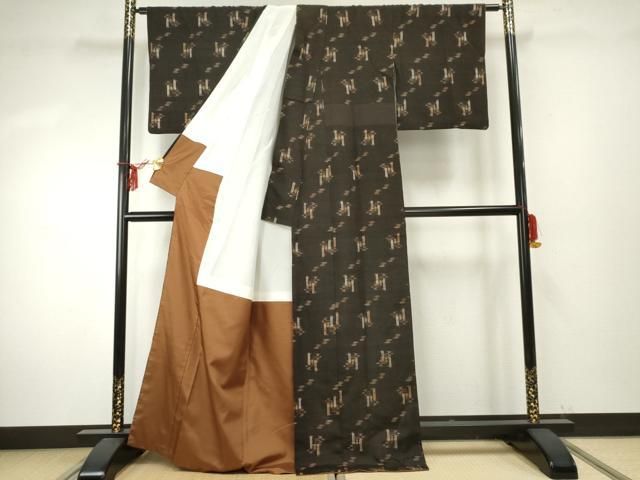 平和屋着物●国指定重要無形文化財　本場久米島紬　手織　琉球絣　鈴乃屋扱い　正絹　逸品　AABD0530fy 平和屋着物○国指定重要無形文化財 本場久米島紬 手織 琉球絣文様 正絹