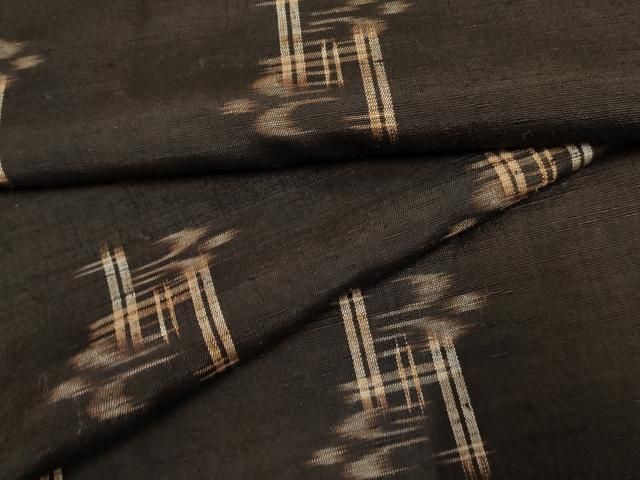 平和屋着物○国指定重要無形文化財 本場久米島紬 手織 琉球絣文様 正絹