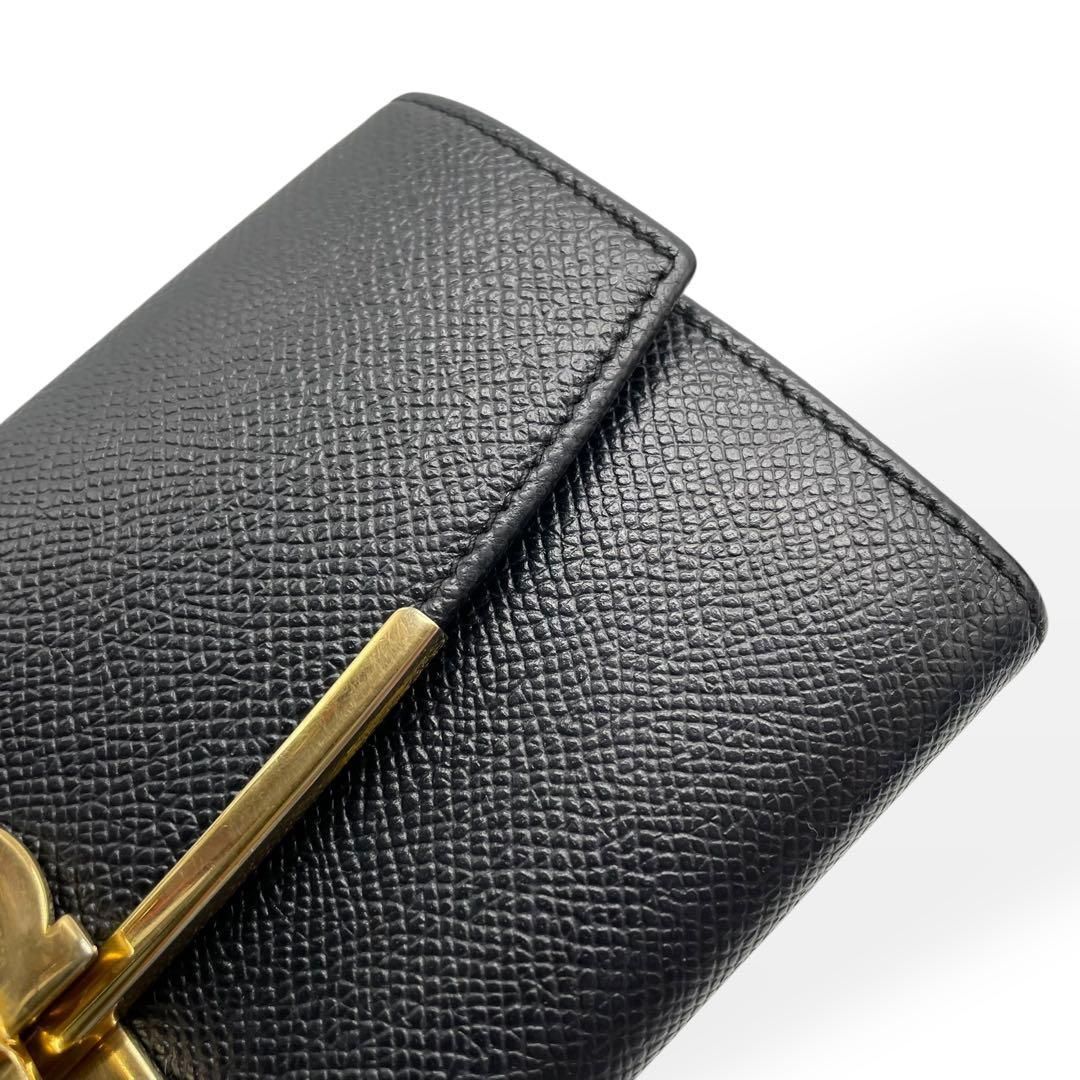 【未使用に近い】Ferragamo ガンチーニ　クロージャー　ロゴ　フラップ 極美品 Salvatore Ferragamo ガンチーニ 長財布 クロージャー - メルカリ