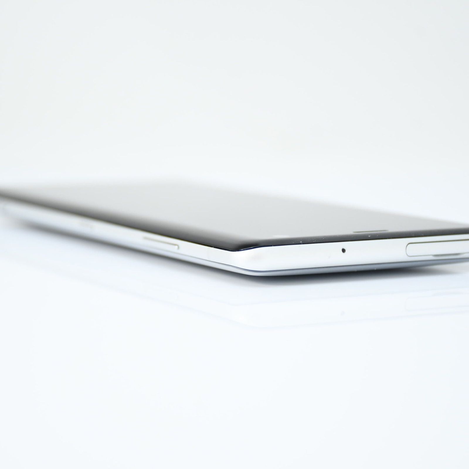 SIMフリー Xperia XZ3 64GB ホワイトシルバー 電池良好 SIMフリー Xperia XZ3 64GB 305 ホワイトシルバー 電池良好