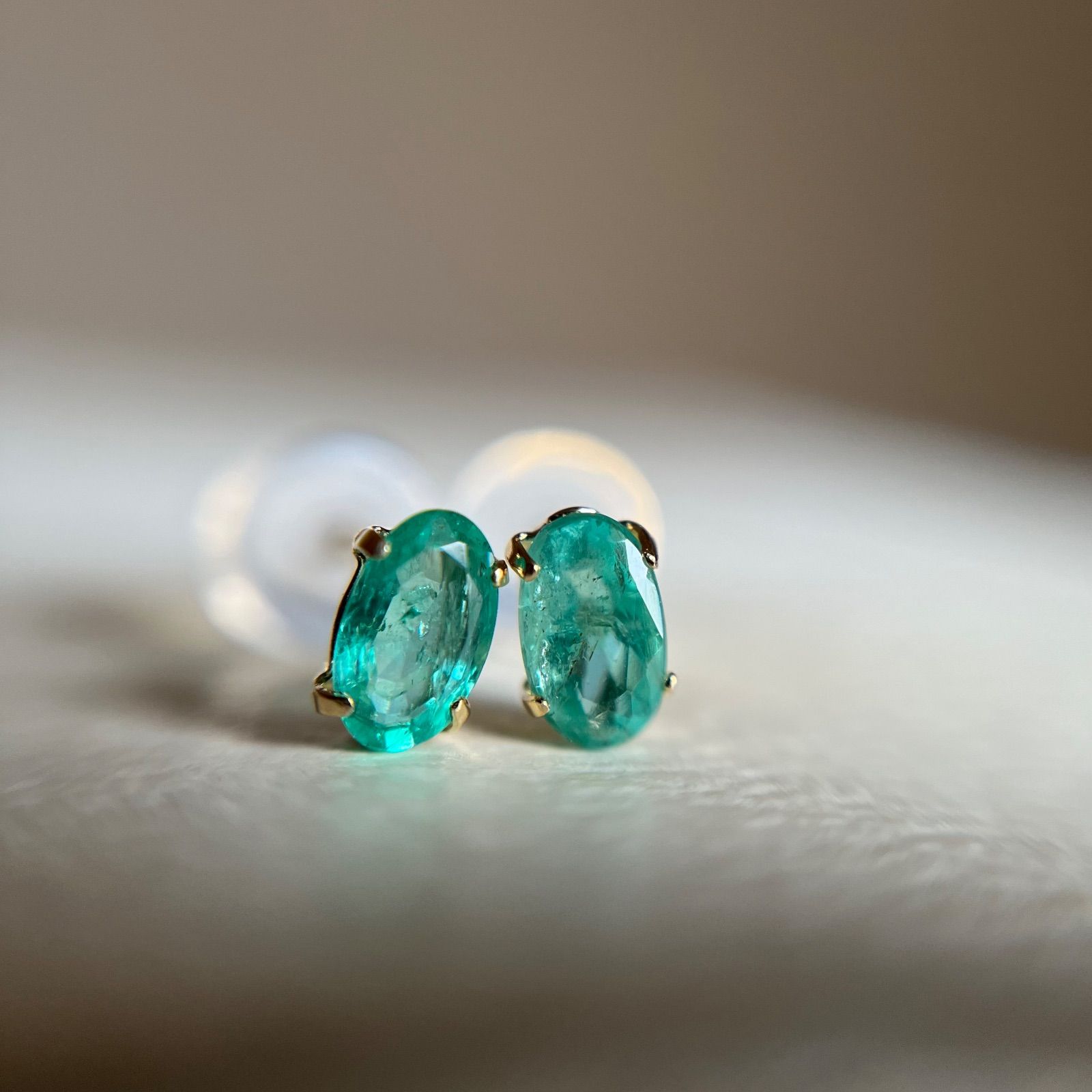 ラスト★新品未使用品★ 希少★コロンビア産トラピチェエメラルドピアス K18 コロンビア産 天然石エメラルド OVAL 18金イエローゴールド ピアス