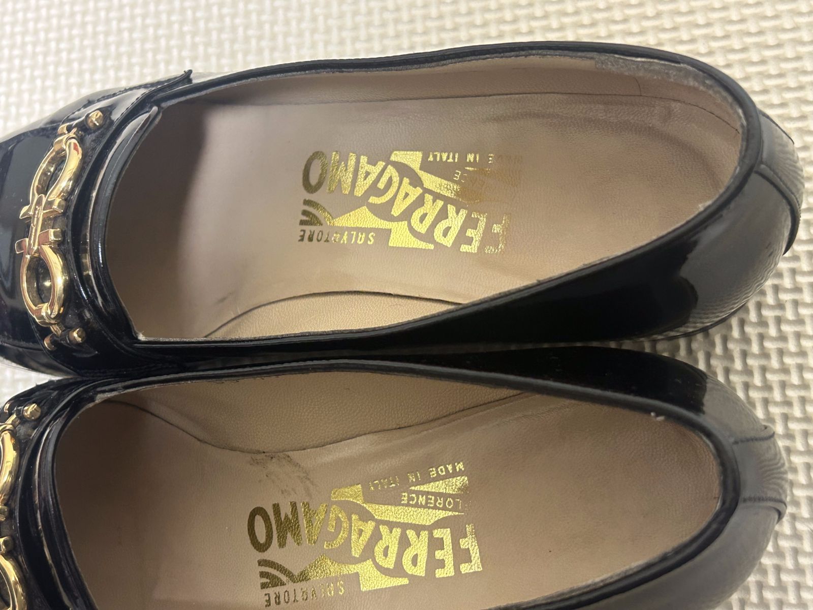 サルヴァトーレフェラガモ ローファー パンプス ガンチーニ エナメル ブラック Salvatore Ferragamo (サルバトーレフェラガモ) ガンチーニ ローファー