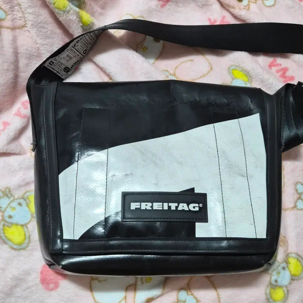 FREITAG メッセンジャーバッグ 黒/白 FREITAG ラッシー ブラック 白 黒白 - メルカリ