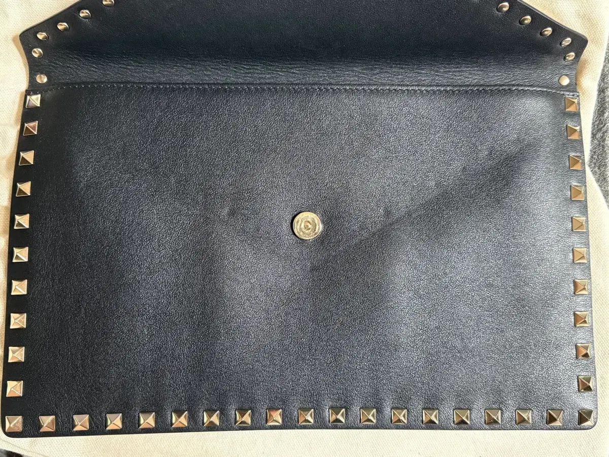 ヴァレンティノ ロックスタッズ クラッチバッグ - メルカリ