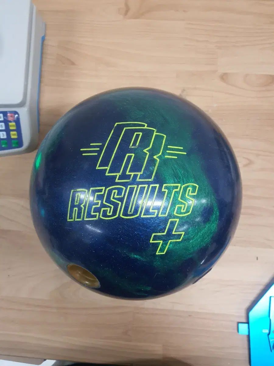 RESULTS PLUS ボウリングボール 15LB EMRLD/BLUE RESULTS PLUS ボウリングボール 15LB EMRLD/BLUE RESULTS PLUS