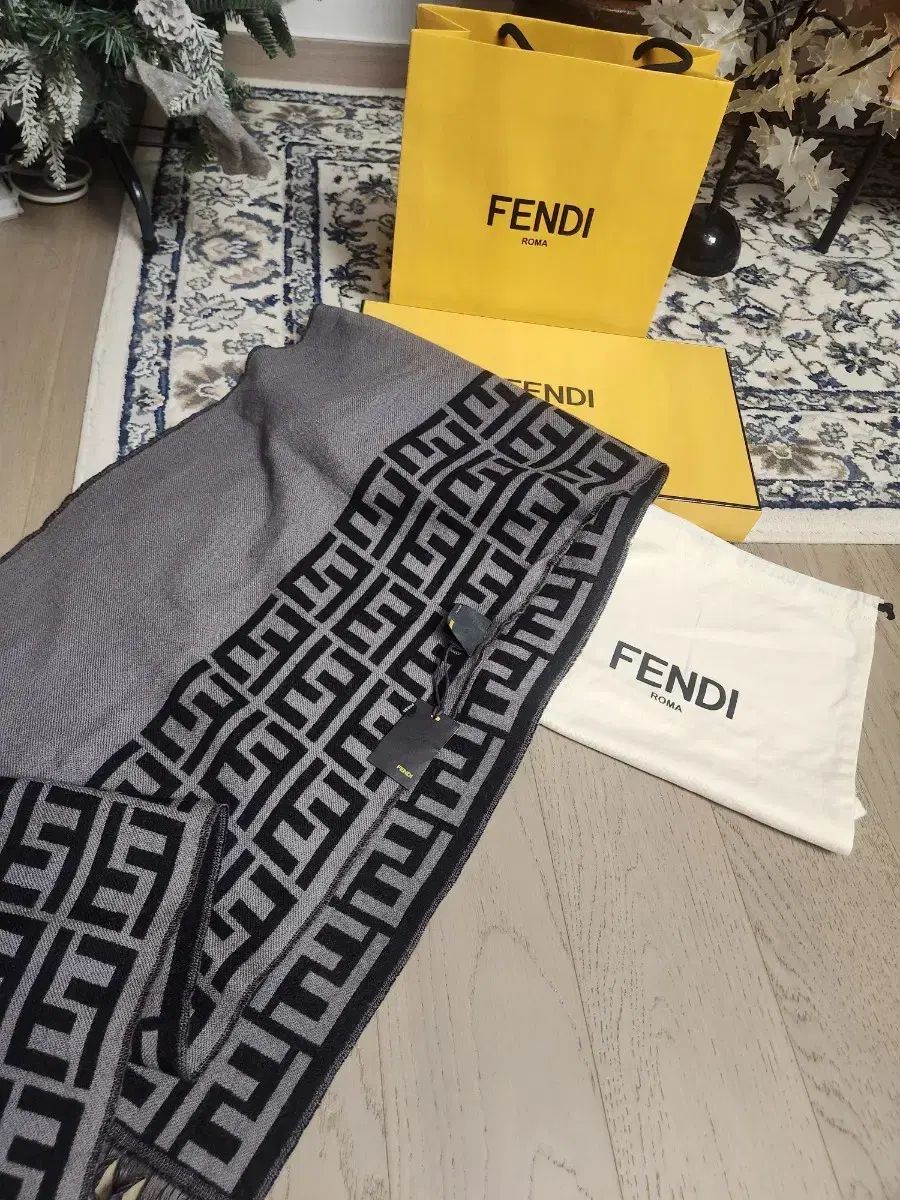 新品)フェンディ リバーシブル ウール100%マフラー - メルカリ