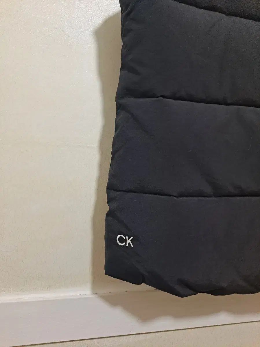 売れ筋 Calvin Klein パフォーマンス ブラック ダウン ベスト