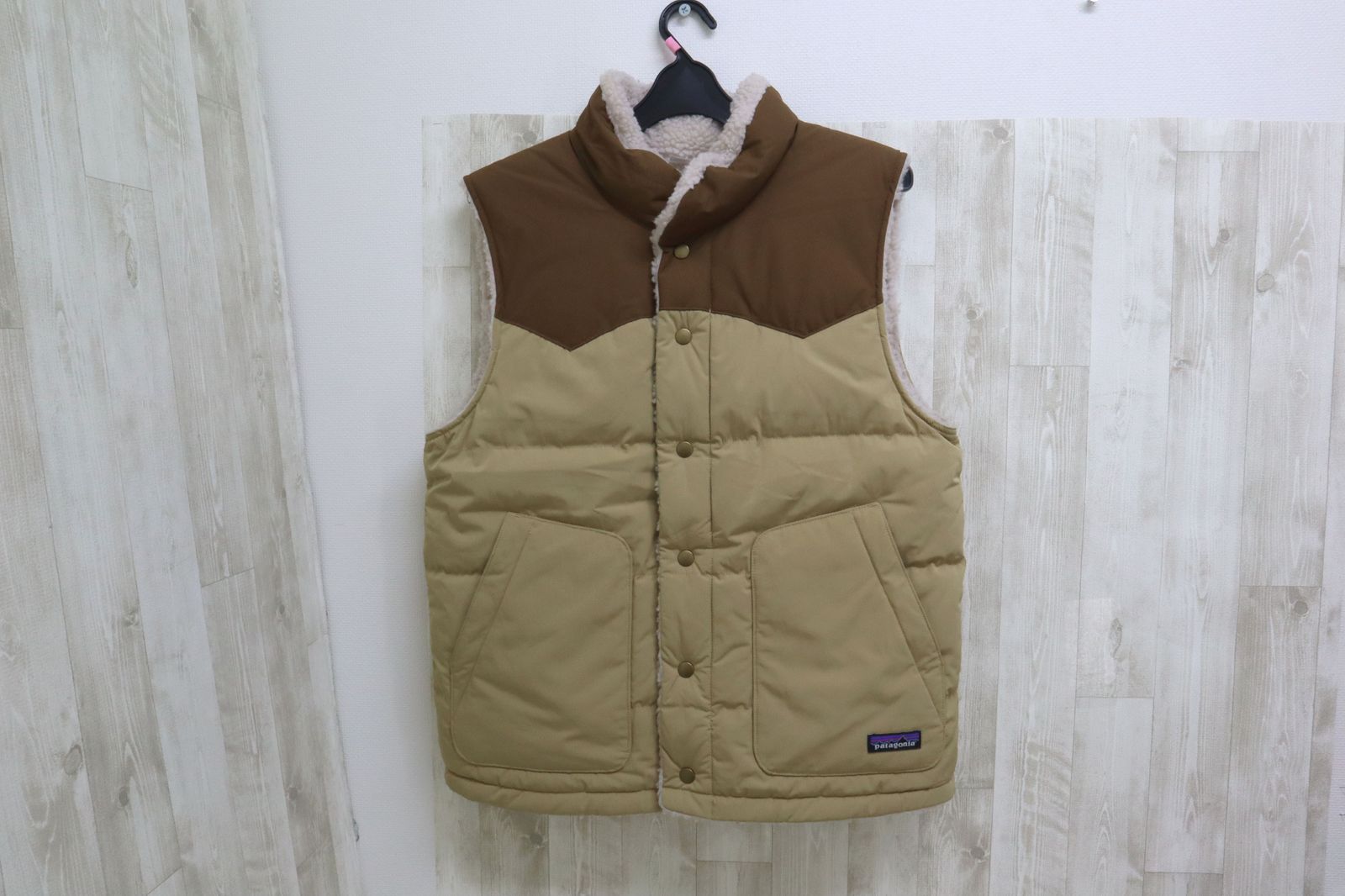 Patagonia リバーシブルダウンベスト (S) ベージュ×ブラウン※タグ付き