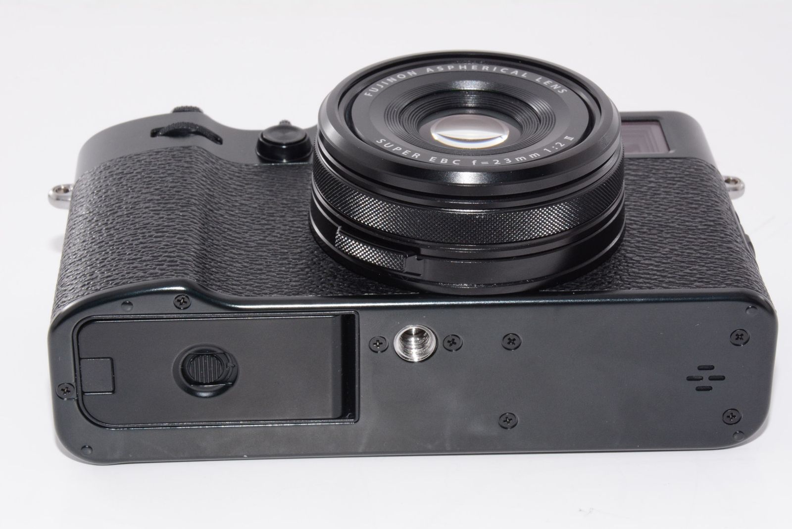 ほぼ新品 FUJIFILM X100Ⅵ ブラック SS数700未満 おまけ付 新品)FUJIFILM (フジフイルム) X100VI ブラック（商品ID