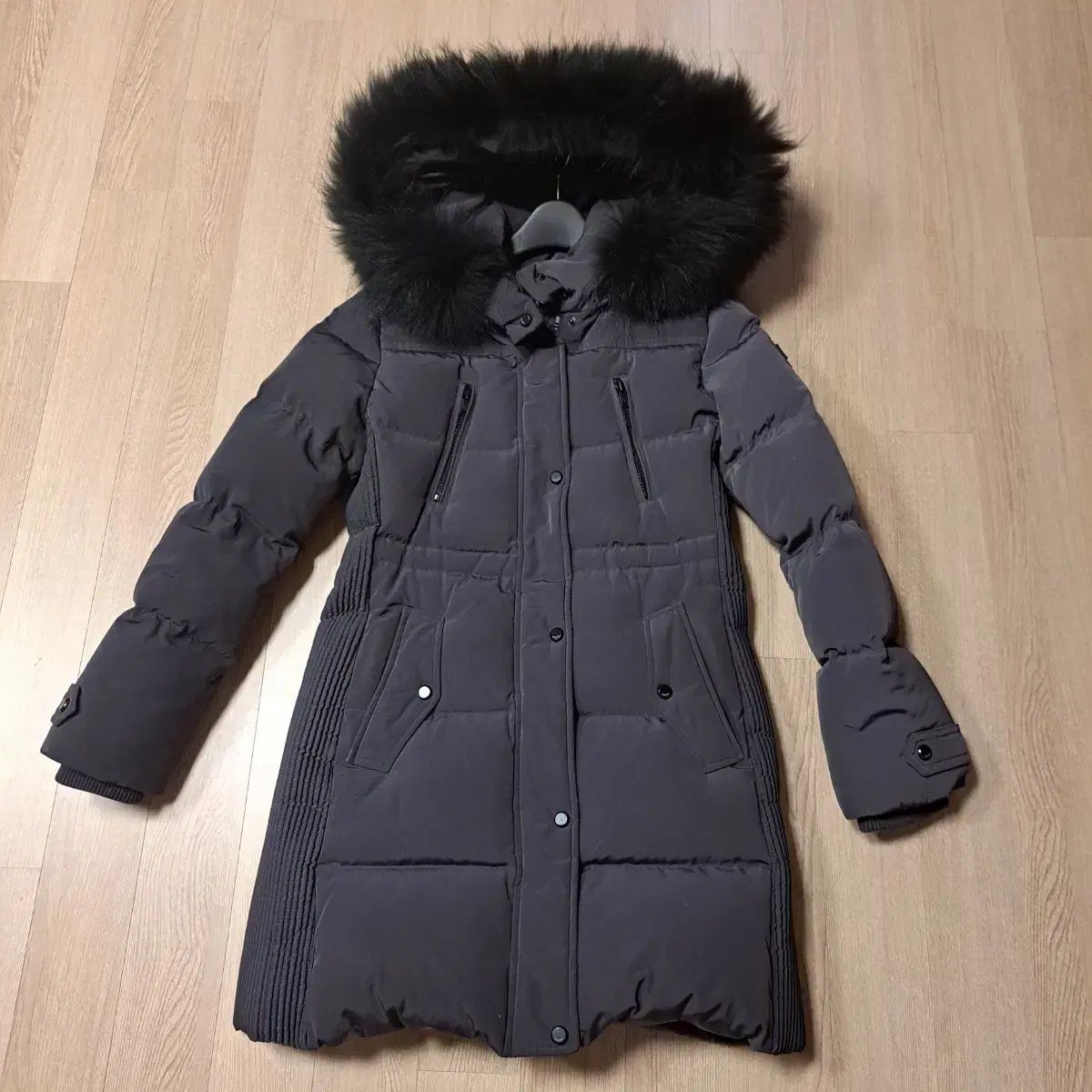 GUESS ブラック ダウン アウター 出品 配送 GUESS(ゲス) コーデュロイ