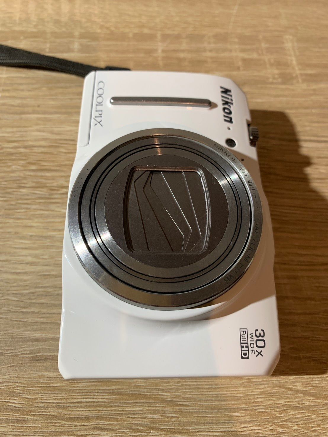 【動作品】Nikon coolpix S9600 WHITE　ニコン　デジカメ Amazon | Nikon(ニコン) COOLPIX S9600 WH (1605万画素／22倍