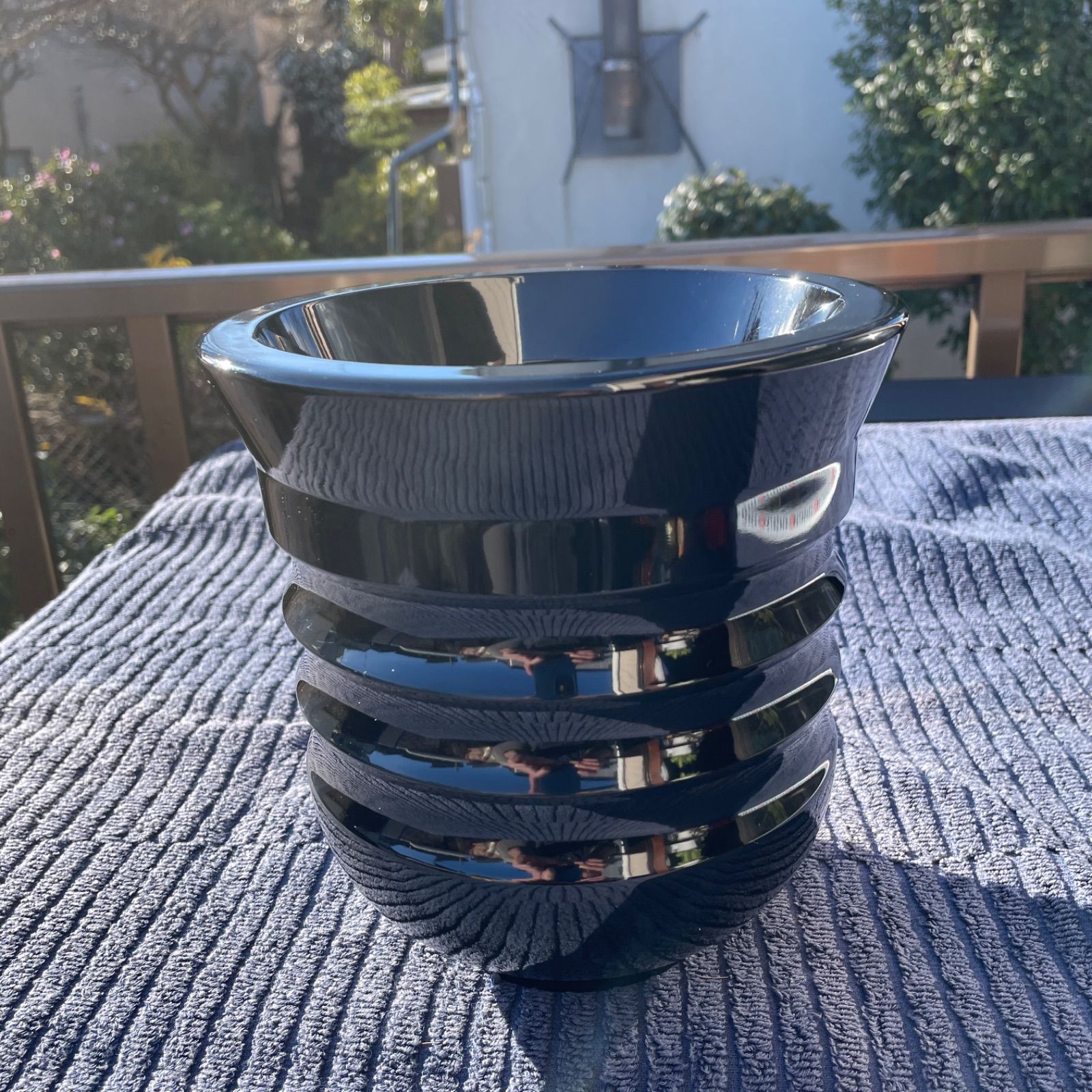 花瓶 黒 陶器 陶器製花瓶 黒の筆書き模様 木箱入り