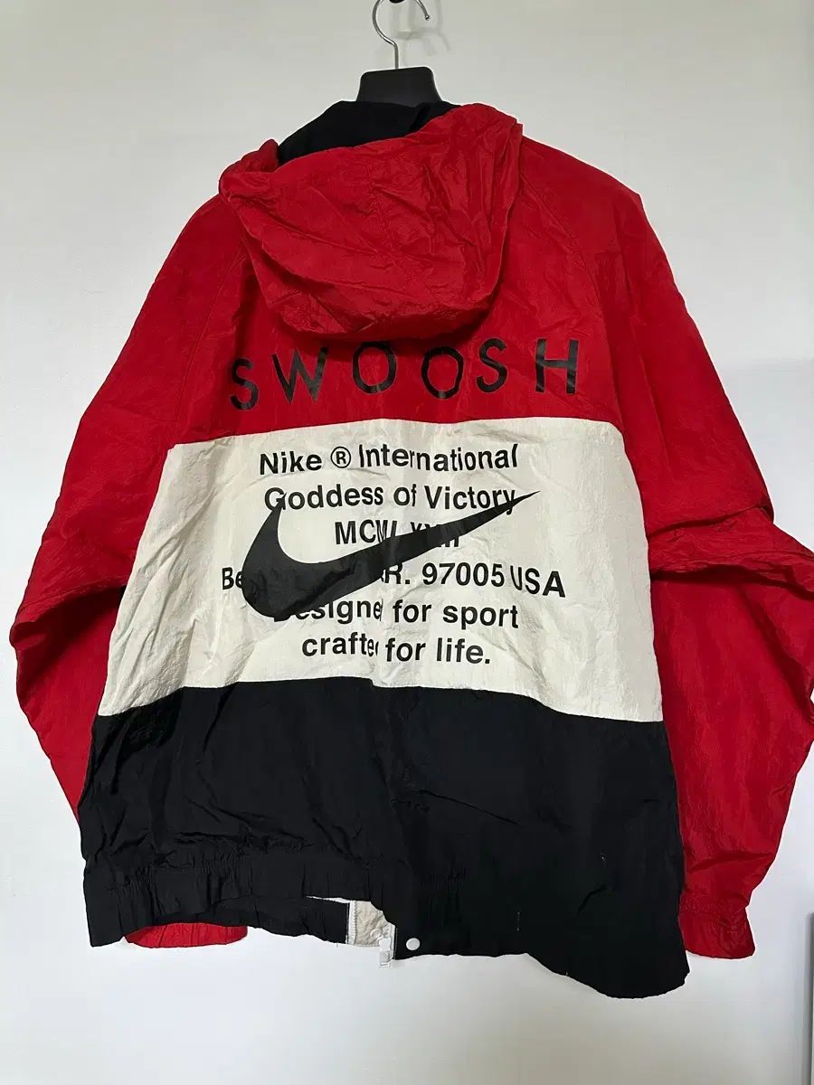 ナイキ ウィンドブレーカー ジャケット レッド/ブラック/アイボリー