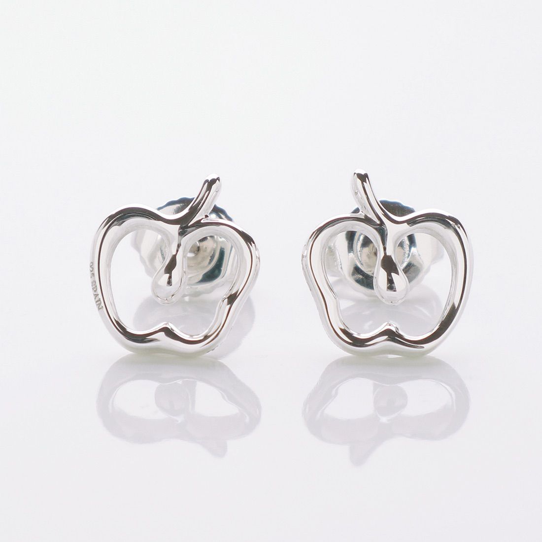 ティファニー　アップル ピアス シルバー　925 保存袋付Tiffany&Co. ティファニー ピアス シルバー925 りんご - メルカリ