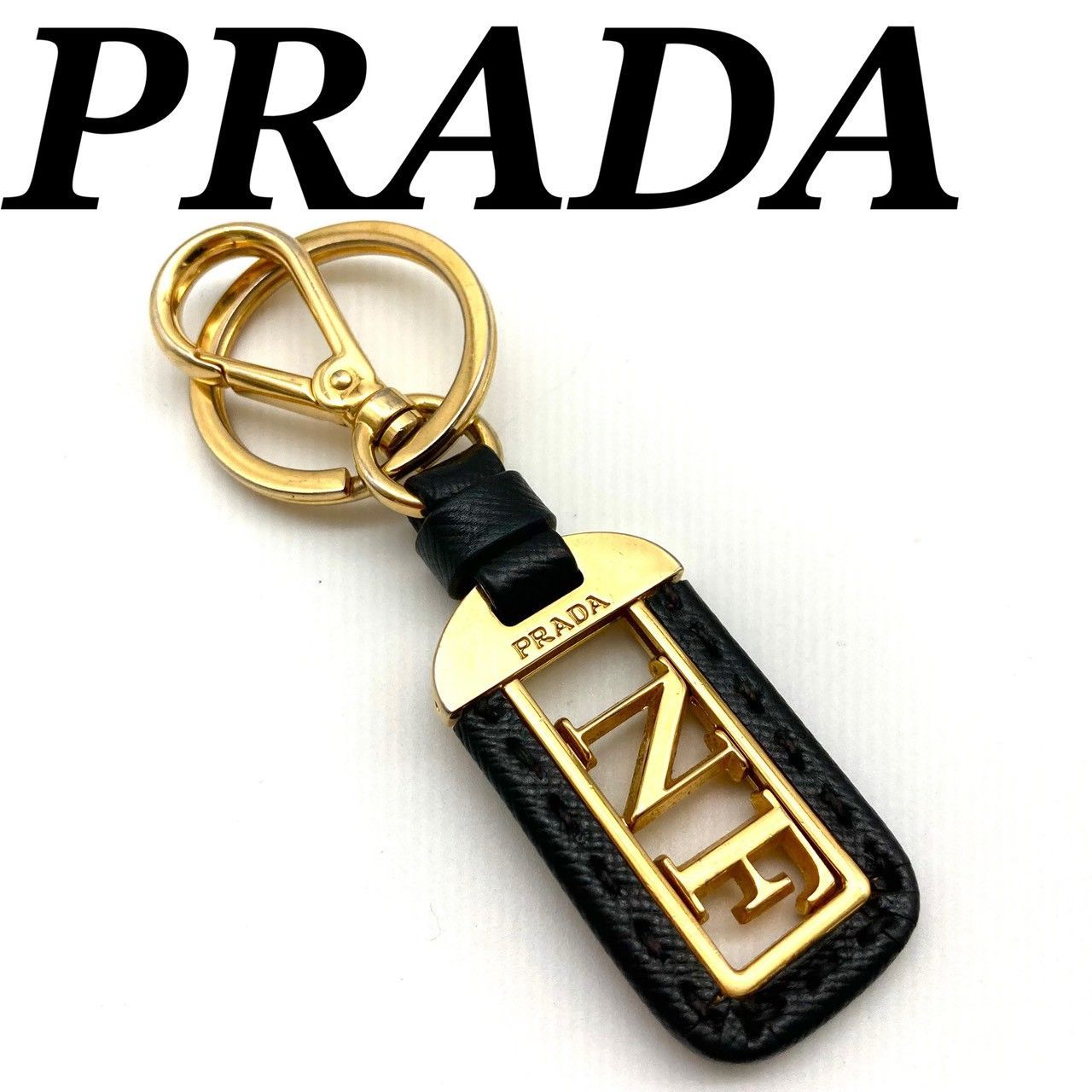 PRADA プラダ クマ型キーホルダー ゴールド/ブラック チャーム ⓪ PRADA プラダ クマ型キーホルダー ゴールド/ブラック チャーム ⓪