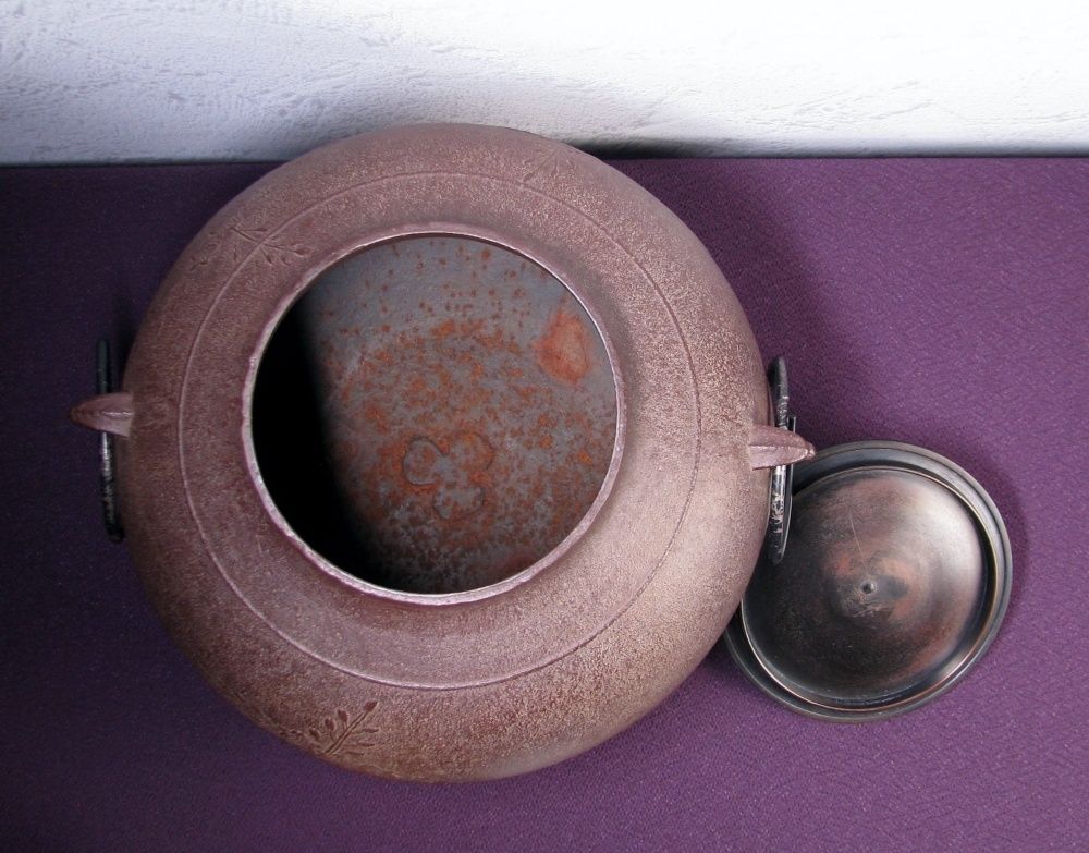 高橋敬典作 桐地紋真形釜 大型 幅：27.cm 重さ：4.4kg 共箱 釜かん付