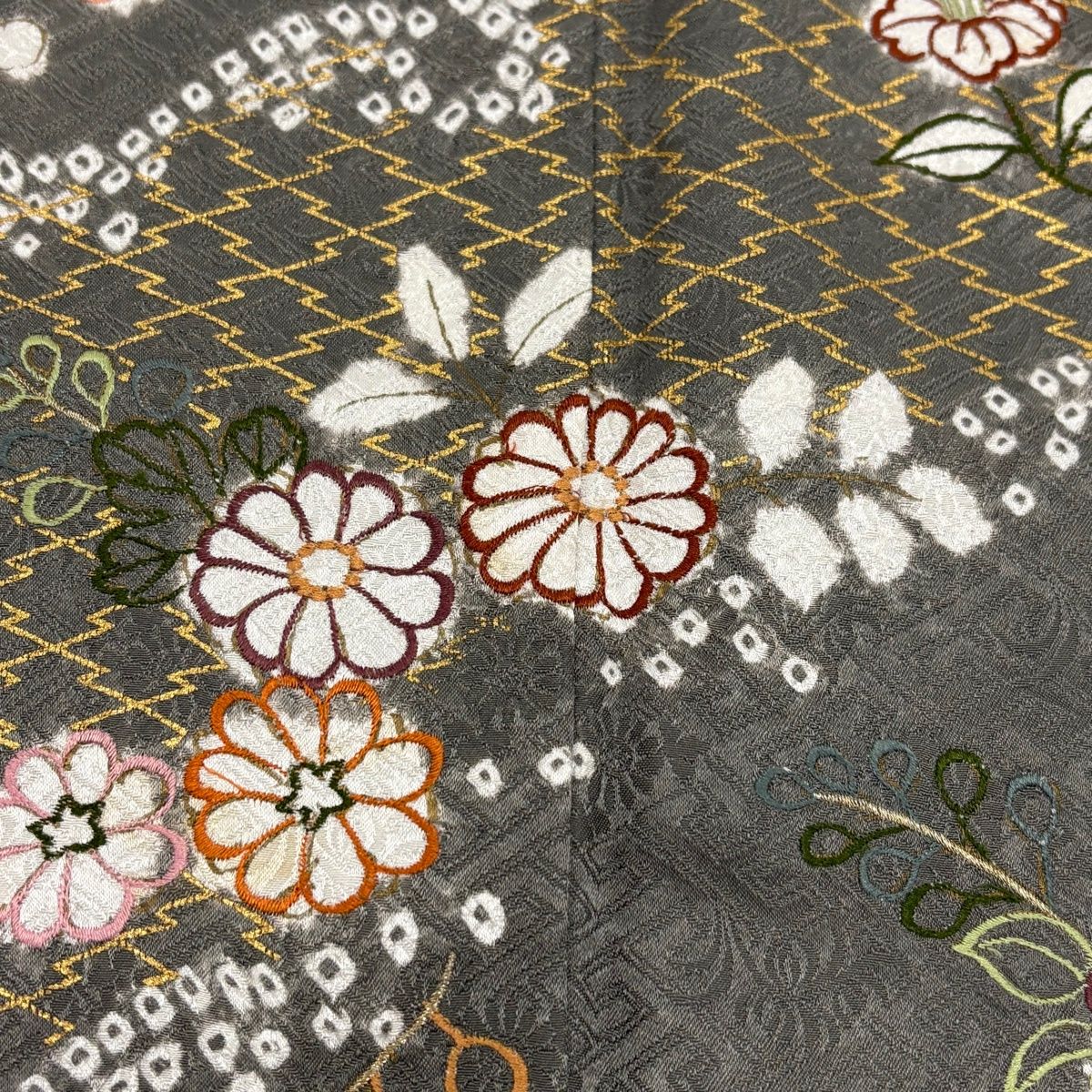 訪問着 身丈163cm 裄丈65.5cm M 袷 草花 有職文様 絞り 刺繍 灰色 正絹