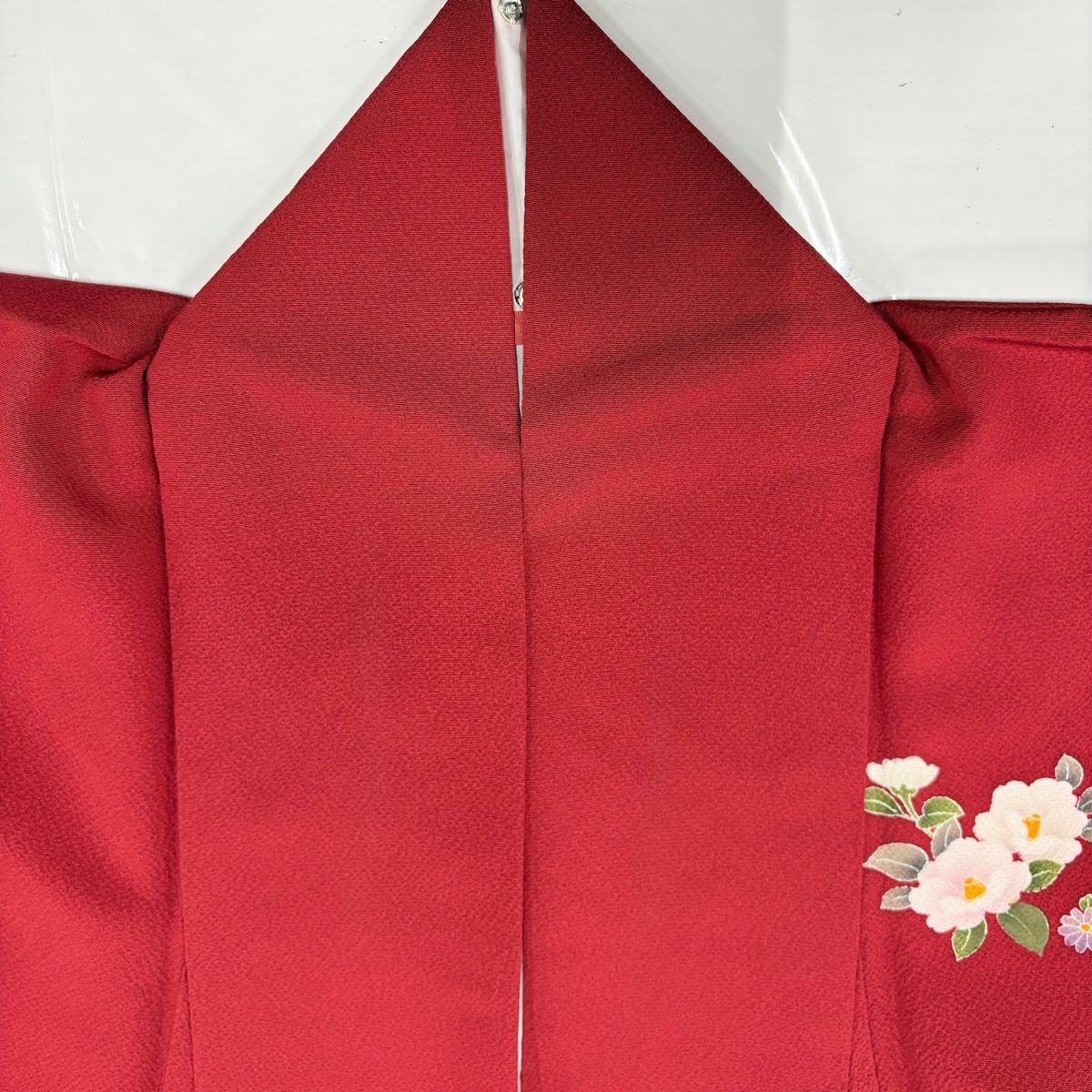 付下げ 総相良刺繍 御所車に花模様 松 積紅色 縮緬 しつけ糸 K-4088 振袖 袷 身丈161cm 正絹 M 御所車 金糸 刺繍 牡丹 金彩 濃ピンク 裄丈