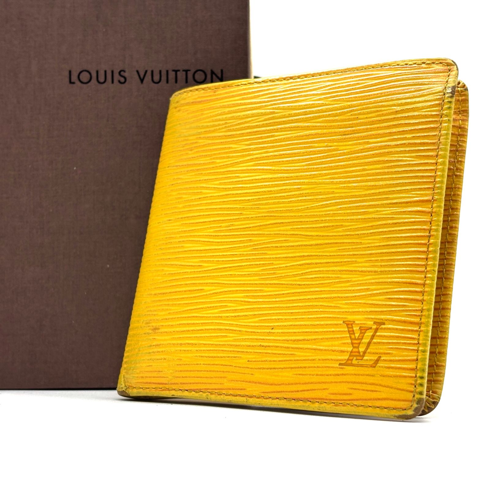 色で差がつく✨ LOUIS VUITTON エピ 二つ折り財布 コンパクト マルコ