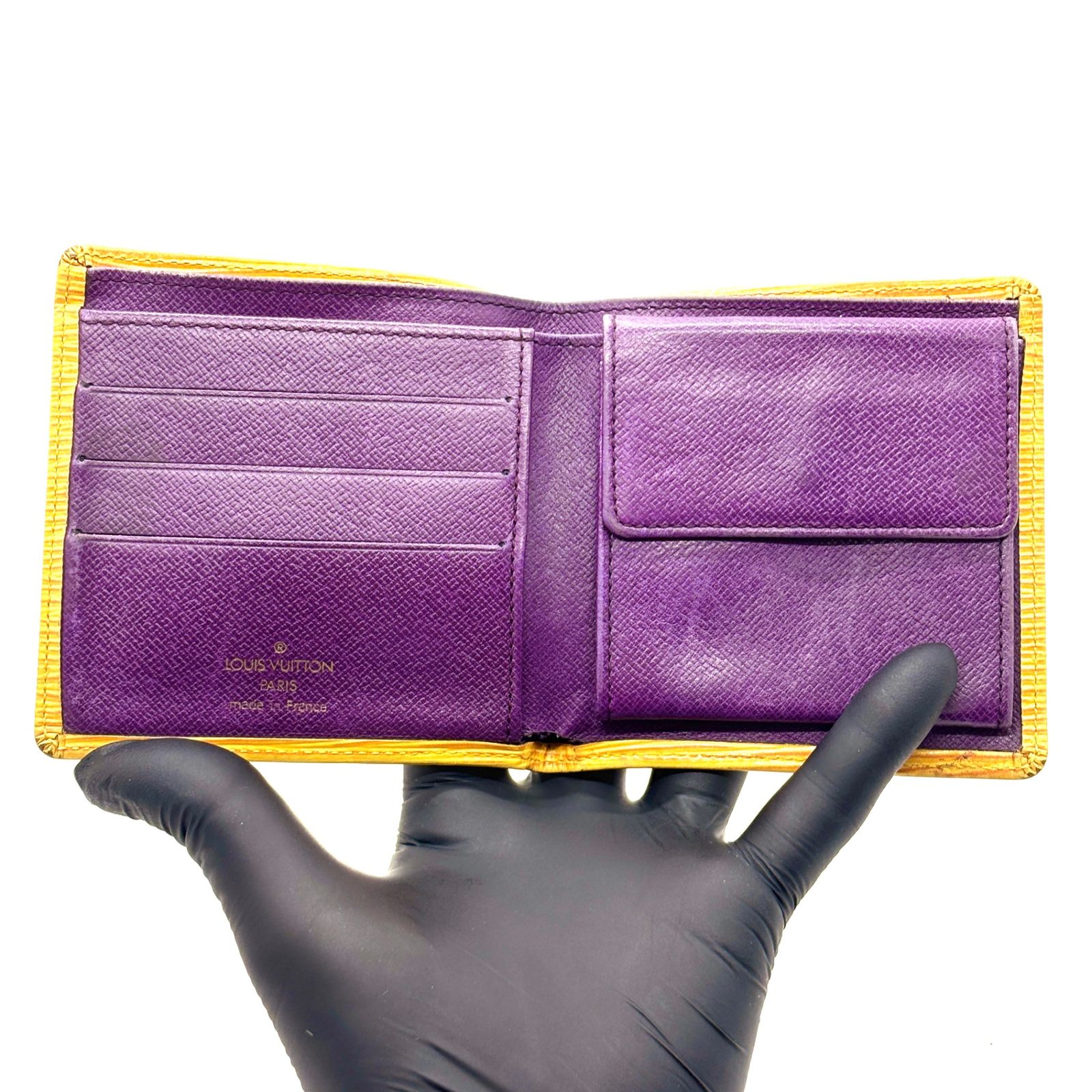 色で差がつく✨ LOUIS VUITTON エピ 二つ折り財布 コンパクト マルコ