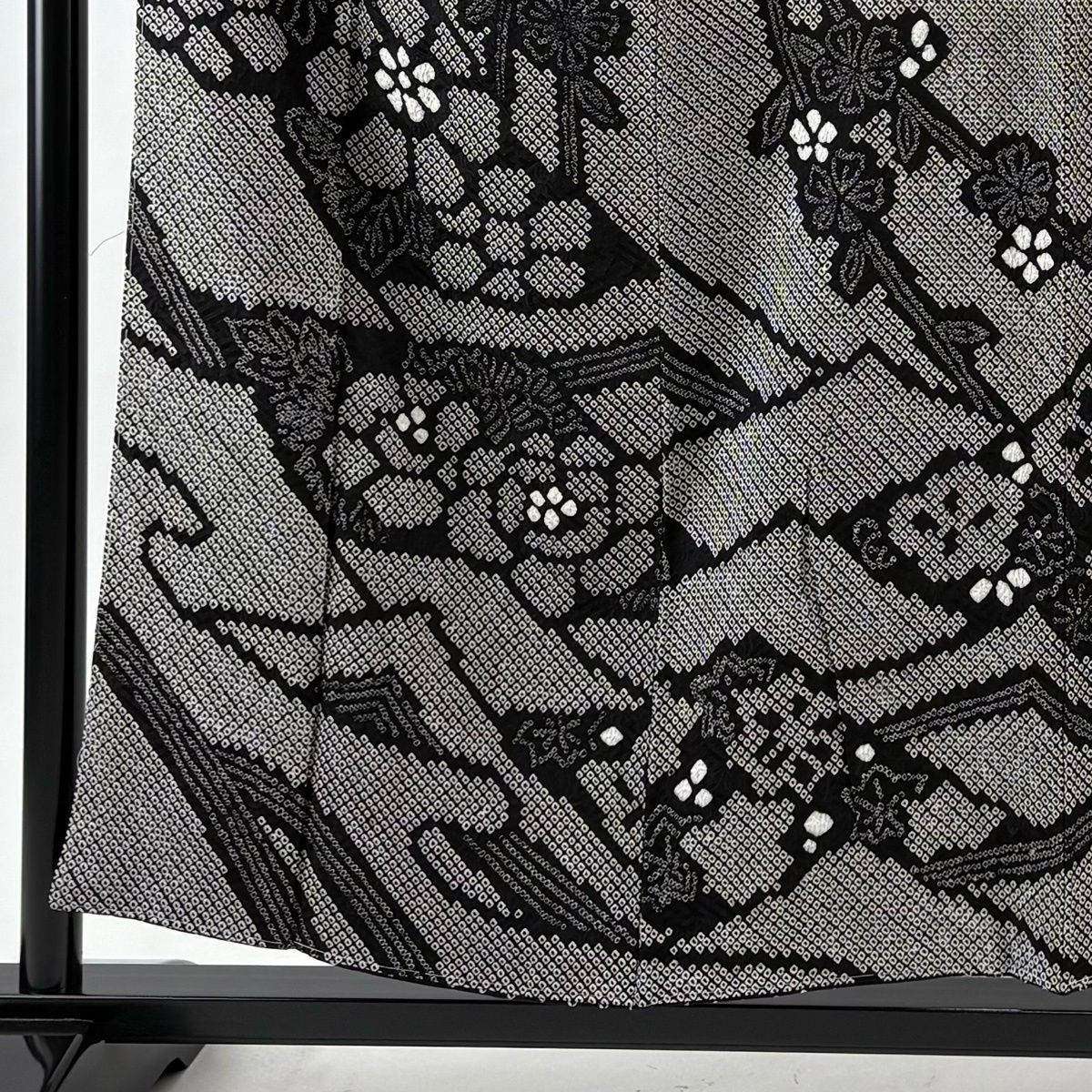 訪問着 身丈155cm 裄丈64.5cm M 袷 菊 枝垂桜 総絞り 黒 正絹 名品