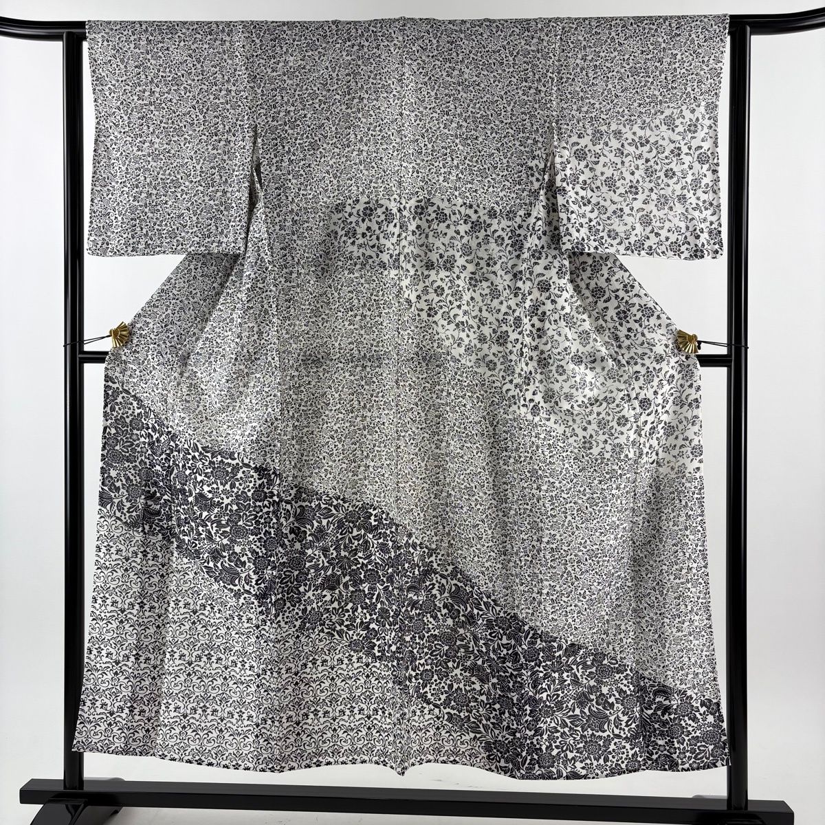 【美品】 付下げ 身丈151.5cm 裄丈62.5cm S 薄物 花唐草 草花 灰白 正絹 名品 【】