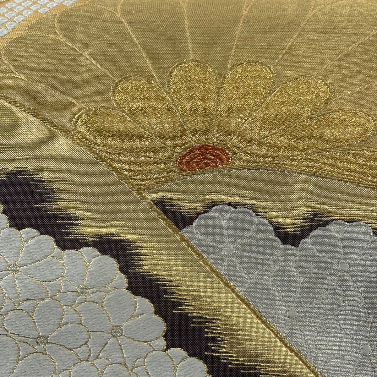 美品】 袋帯 秀品 菊 花 金銀糸 刺繍 金色 六通 正絹 【中古】 - メルカリ