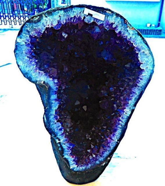 ウルグアイ産☆濃い濃い☆天然水晶宝石☆アメジストドーム超強パワー