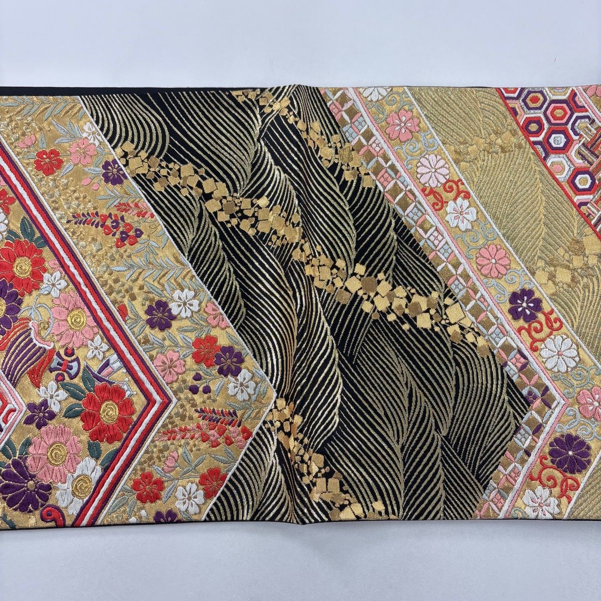 着物　袋帯　相良刺繍　鈴乃屋 美品】 袋帯 秀品 鈴乃屋 草花 宝尽くし 刺繍 金銀糸 金色 六通 正絹