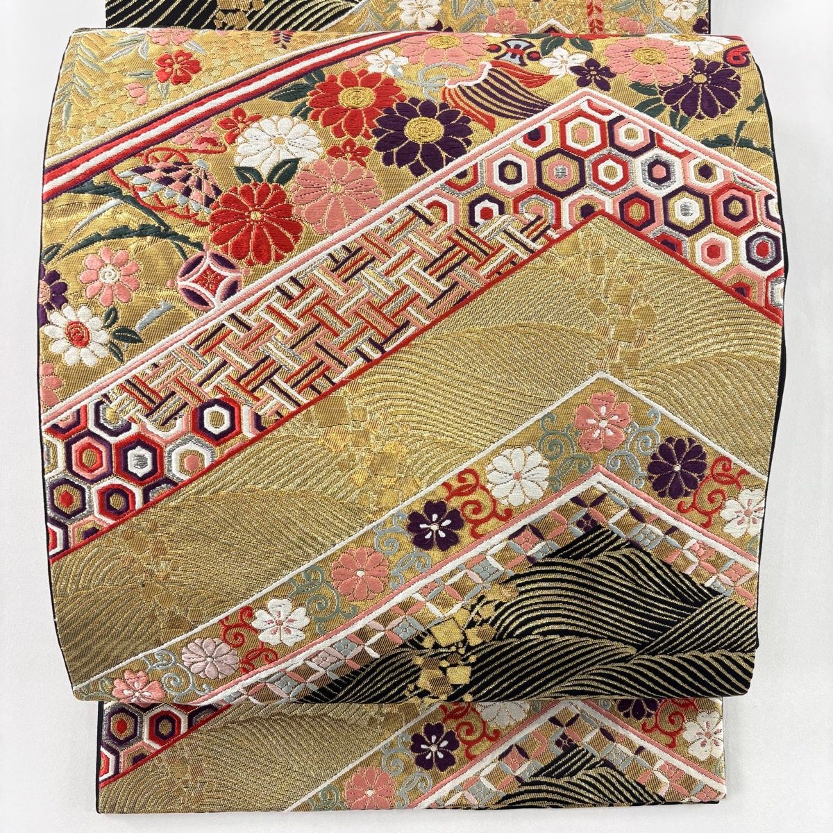 美品】 袋帯 秀品 鈴乃屋 草花 宝尽くし 刺繍 金銀糸 金色 六通 正絹