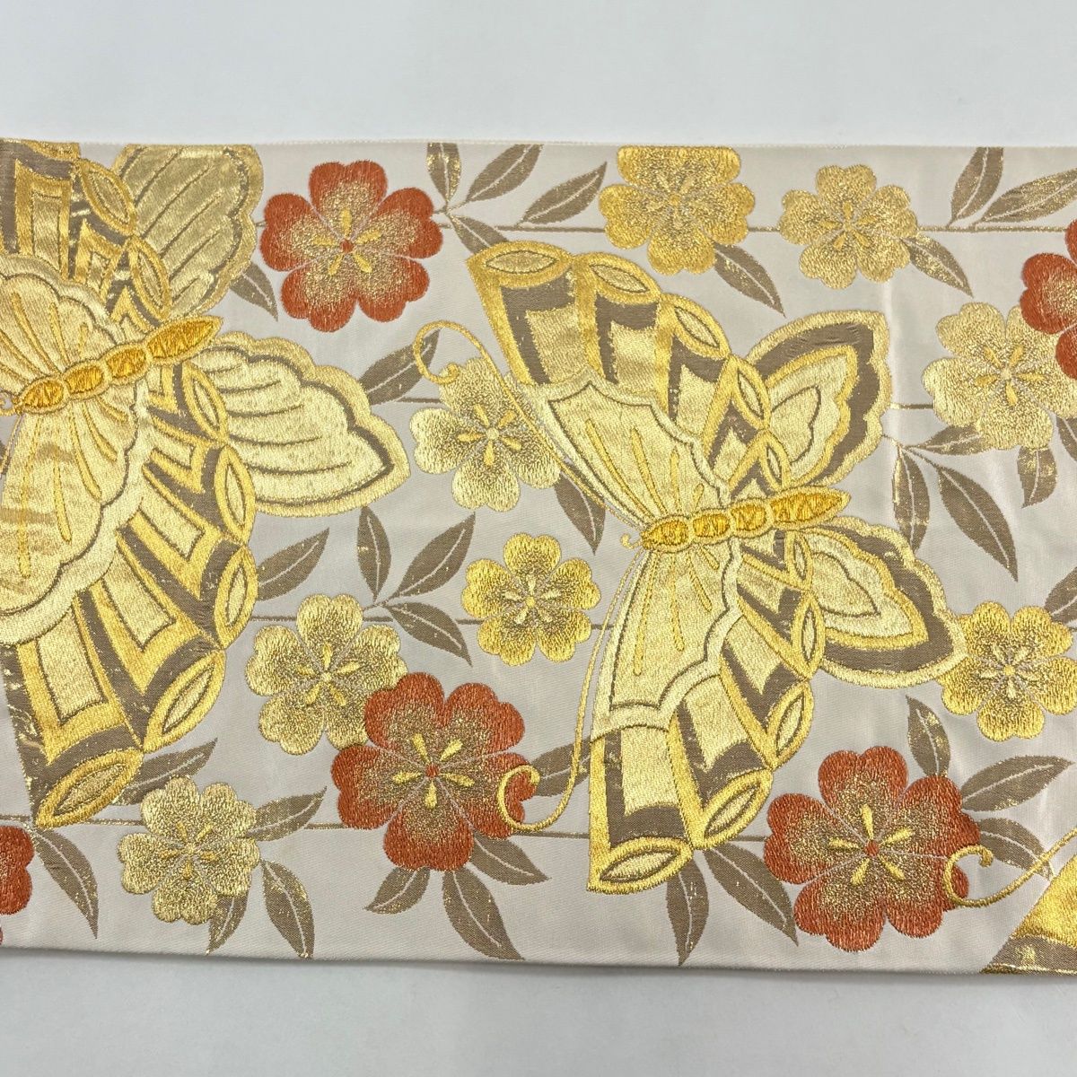 袋帯 秀品 振袖向き 蝶 枝垂れ桜 金糸 箔 クリーム 六通 正絹 【中古