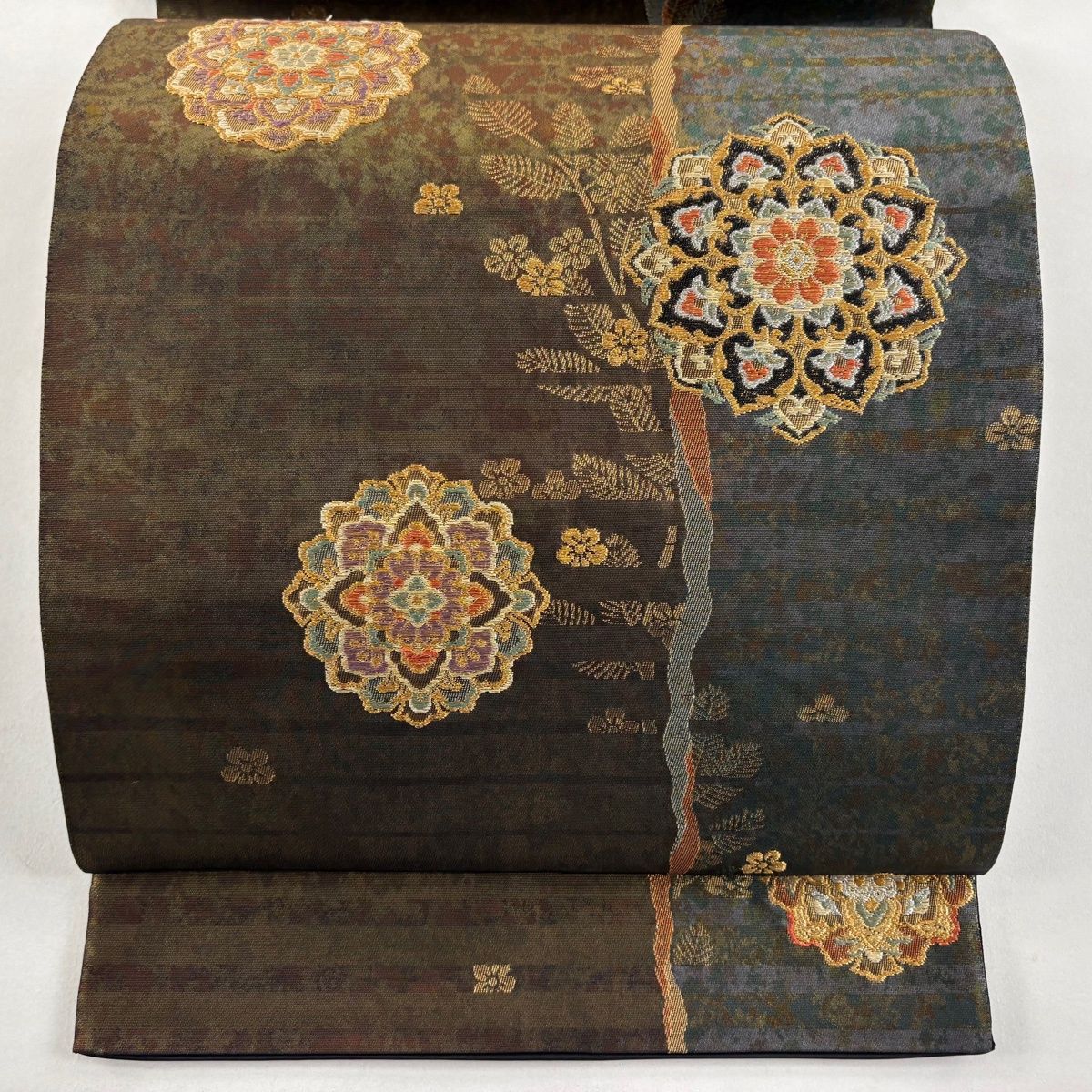 袋帯 秀品 証紙 華文 草花 金銀糸 灰陶箔 茶緑色 六通 正絹 【中古
