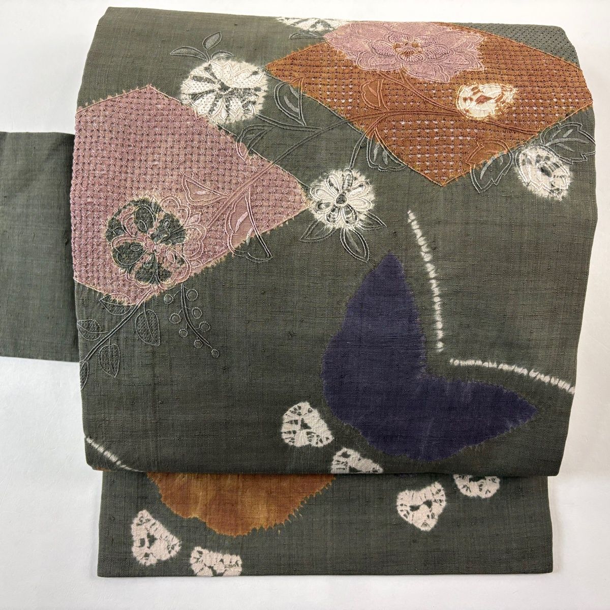 美品】 名古屋帯 秀品 草花 蝶 刺繍 絞り 深緑 正絹 【中古】 - メルカリ