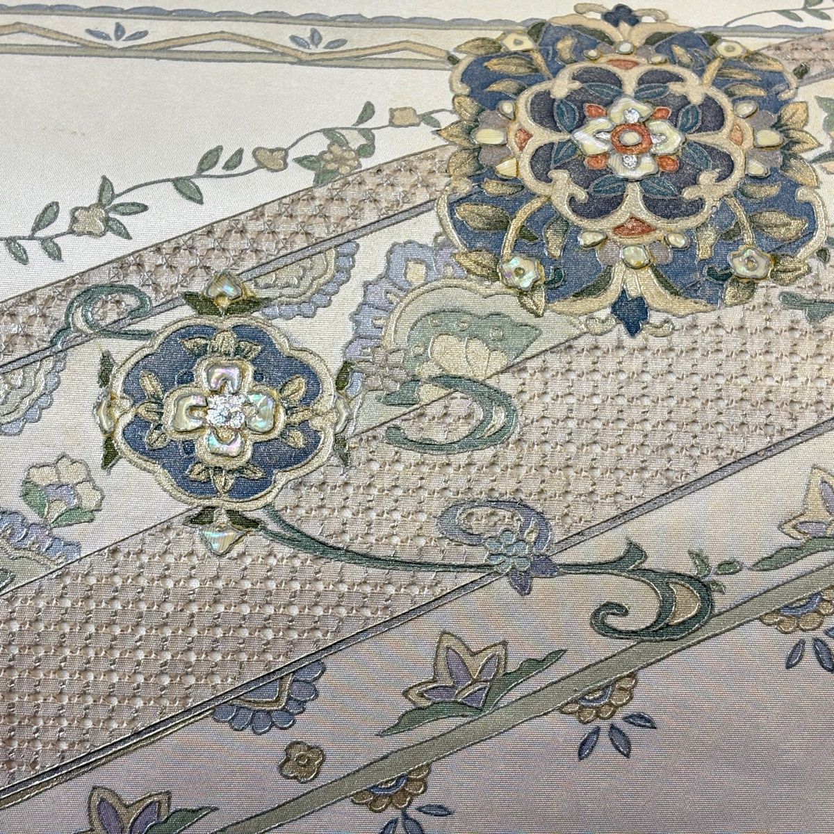 袋帯 秀品 華文 草花 螺鈿 箔 銀色 お太鼓柄 正絹 【中古】 - メルカリ