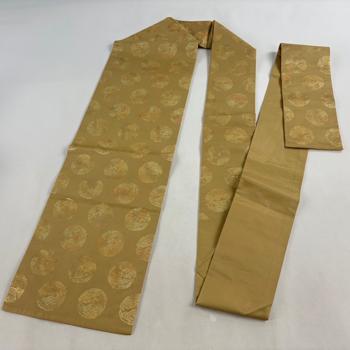 美品】 名古屋帯 秀品 関西仕立て 向い鳥 箔 薄黄土色 正絹 【中古