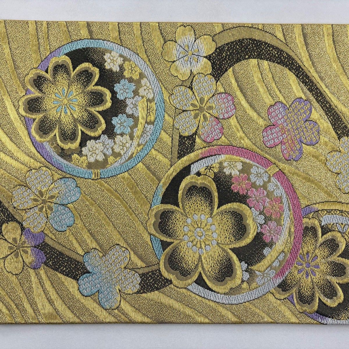 美品】 袋帯 秀品 振袖向き 桜 流水 金糸 箔 金色 六通 正絹 【中古