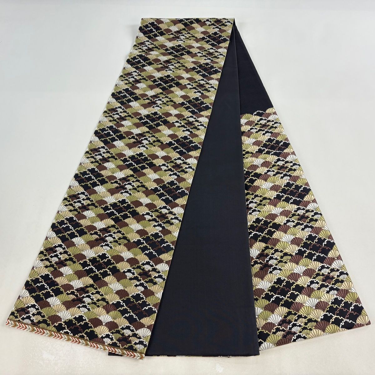 袋帯 名品 菊青海波 雪輪青海波 刺繍 墨色 六通 正絹 【中古】 - メルカリ