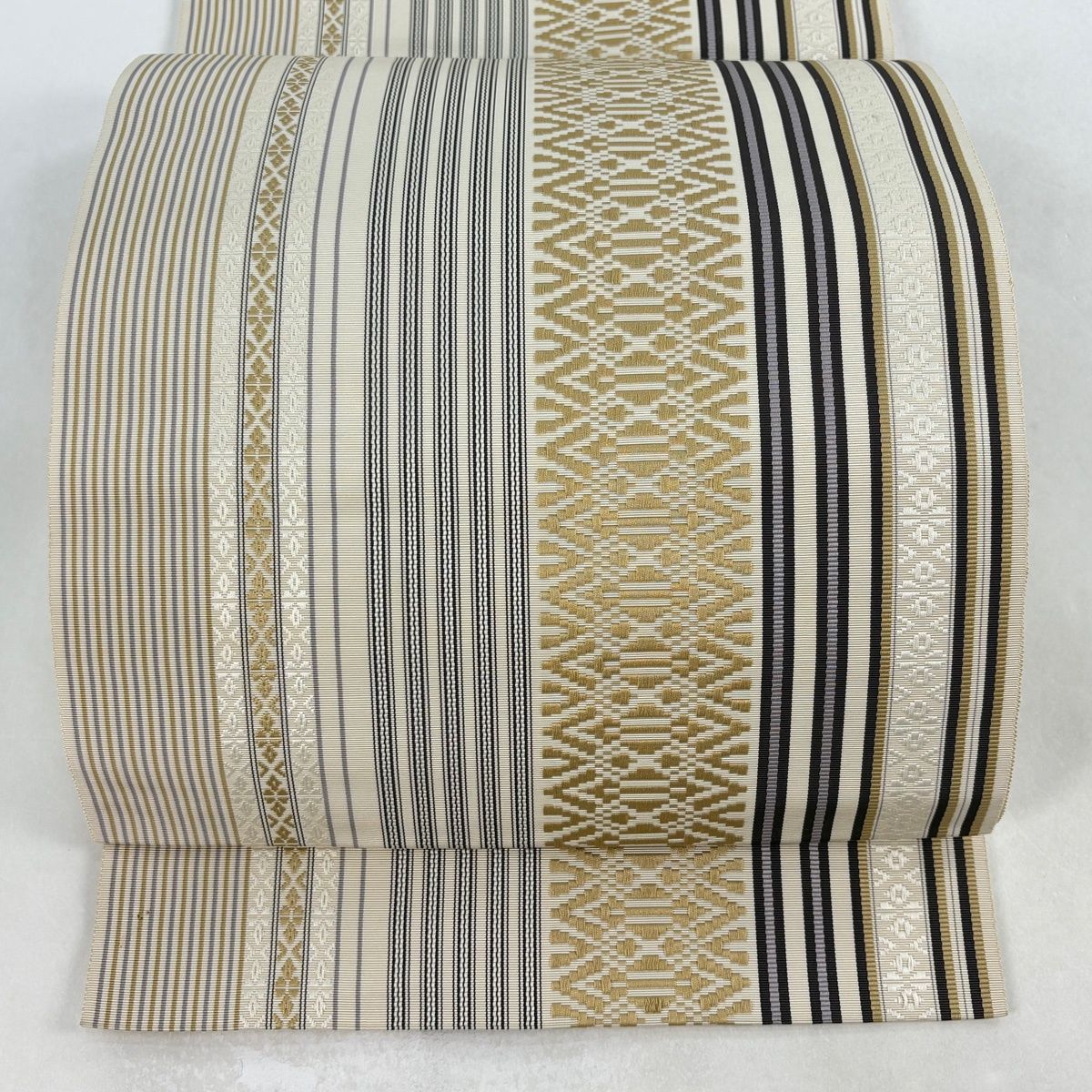 名古屋帯 名品 八寸名古屋帯 松葉仕立て 縞 幾何学模様 ベージュ 正絹